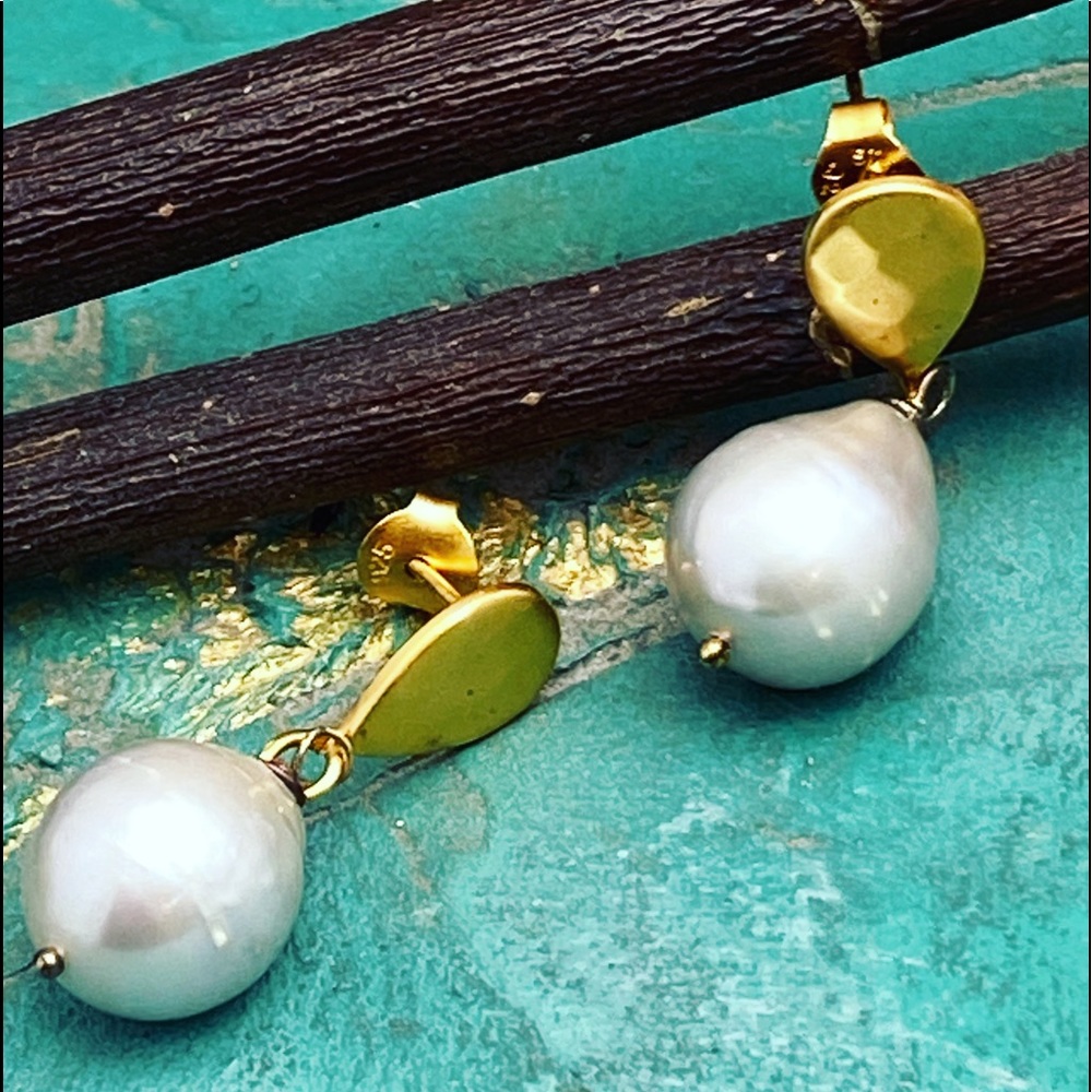 Matana handmade pearls and gold posts earrings